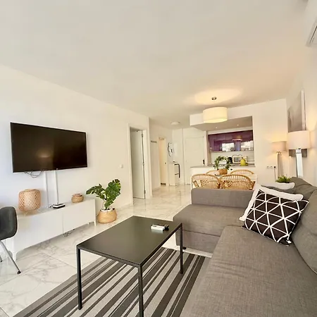 Marina Views Beachfront Center - Eaw Homes * מארבלה